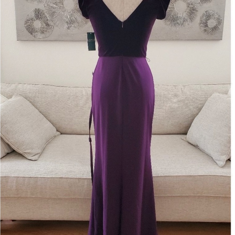 Cap sleeve dress. Velvet from the waist up